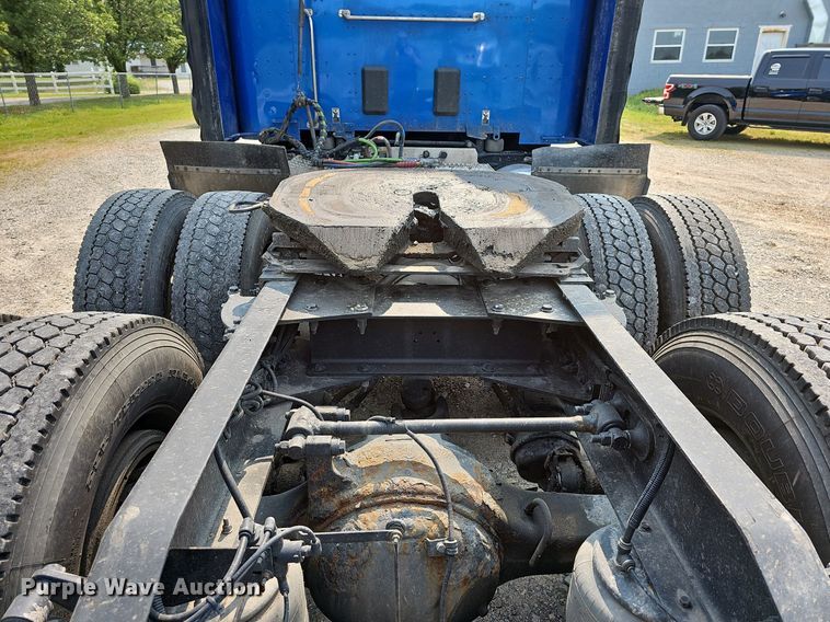 image for item LW9671 2016 Peterbilt 579  semi truck