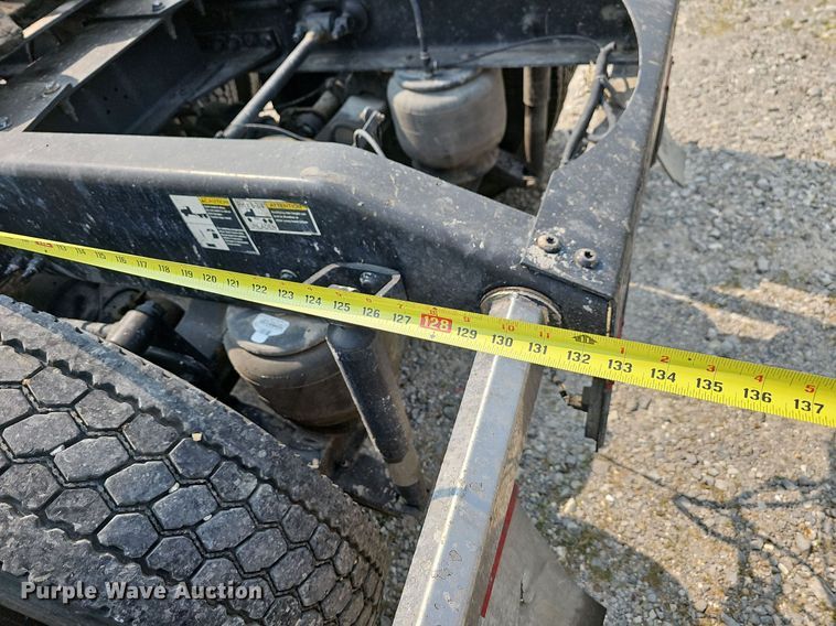 image for item LW9671 2016 Peterbilt 579  semi truck