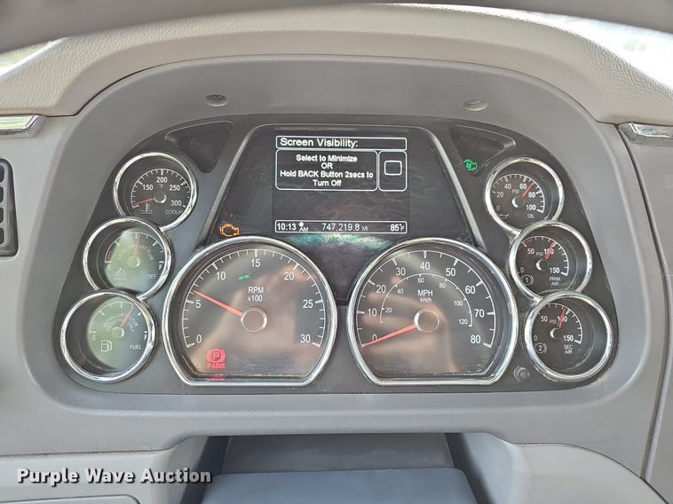 image for item LW9671 2016 Peterbilt 579  semi truck