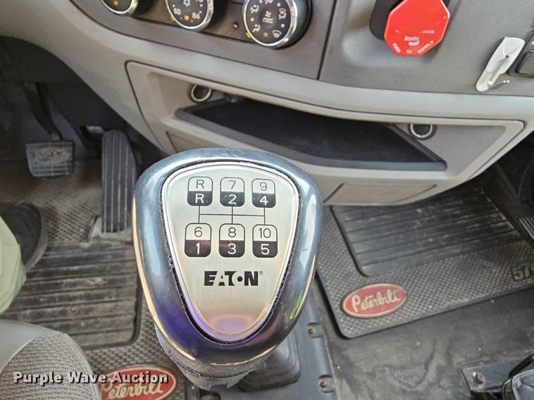 image for item LW9671 2016 Peterbilt 579  semi truck