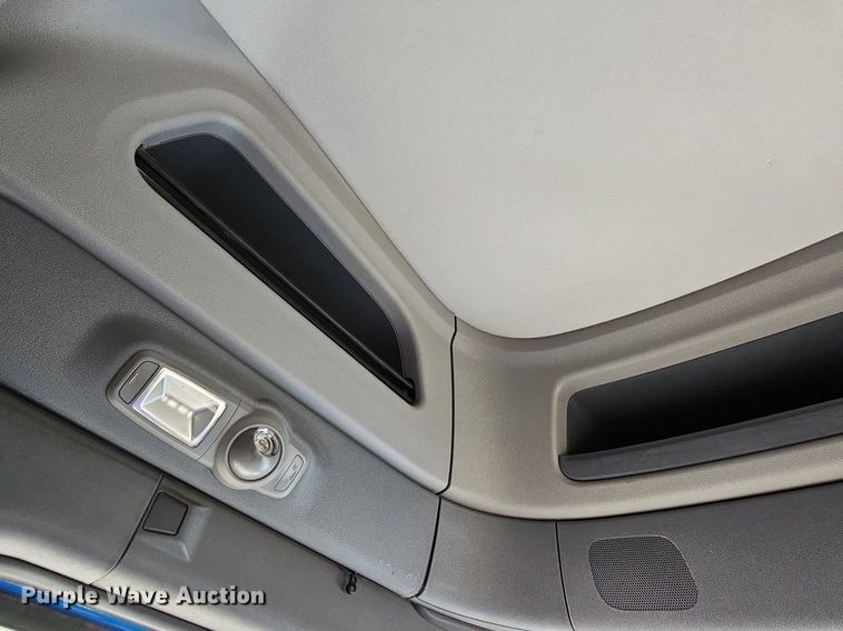 image for item LW9671 2016 Peterbilt 579  semi truck