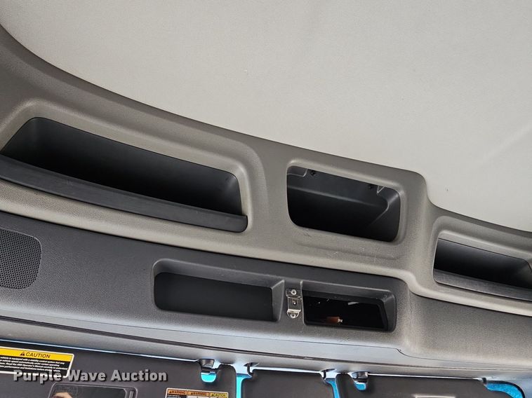 image for item LW9671 2016 Peterbilt 579  semi truck