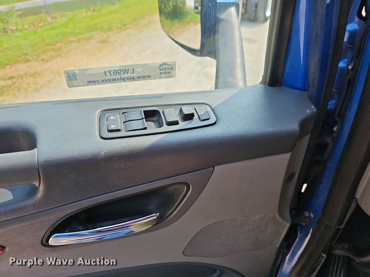 image for item LW9671 2016 Peterbilt 579  semi truck