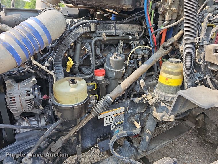 image for item LW9671 2016 Peterbilt 579  semi truck