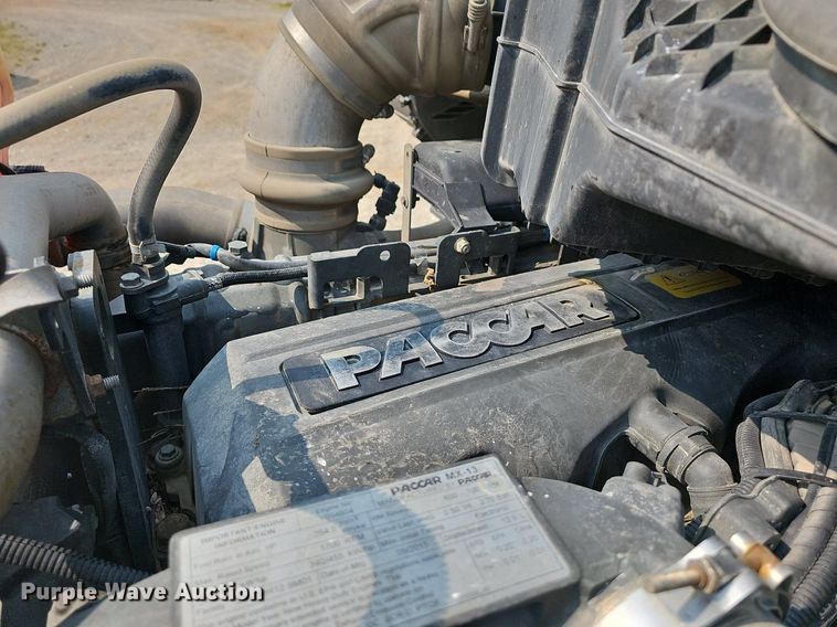 image for item LW9671 2016 Peterbilt 579  semi truck