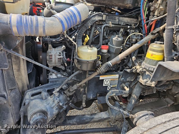 image for item LW9671 2016 Peterbilt 579  semi truck