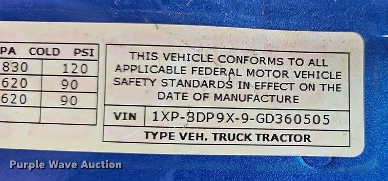 image for item LW9671 2016 Peterbilt 579  semi truck