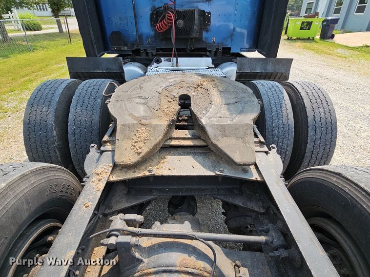 image for item LW9672 2015 Peterbilt 579  semi truck