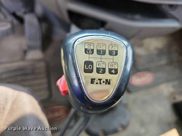 image for item LW9672 2015 Peterbilt 579  semi truck