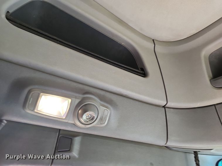 image for item LW9672 2015 Peterbilt 579  semi truck