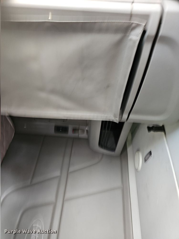 image for item LW9672 2015 Peterbilt 579  semi truck