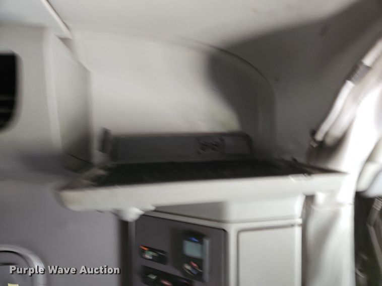 image for item LW9672 2015 Peterbilt 579  semi truck