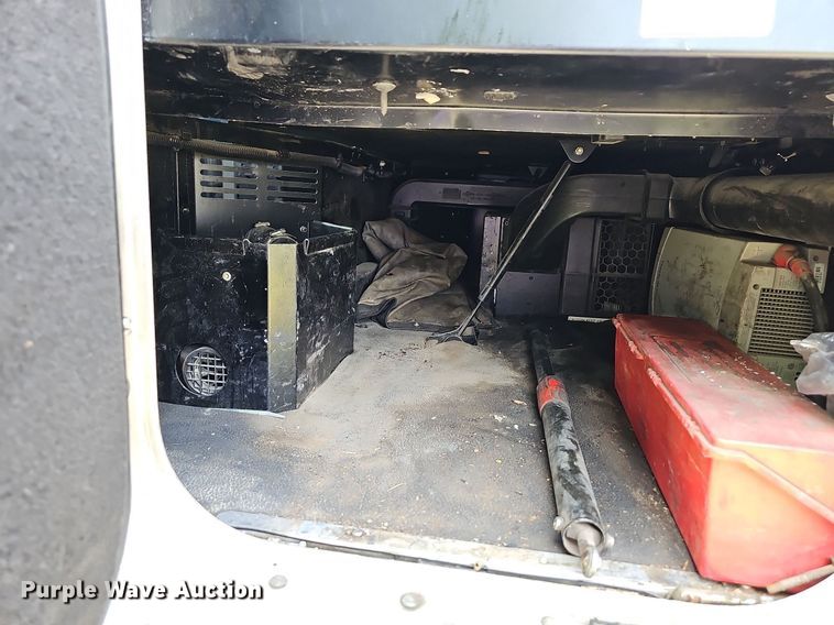 image for item LW9672 2015 Peterbilt 579  semi truck