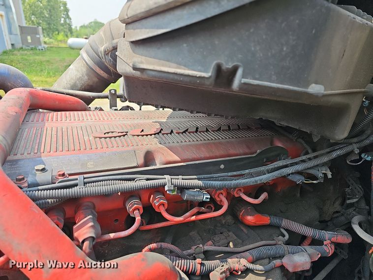 image for item LW9672 2015 Peterbilt 579  semi truck