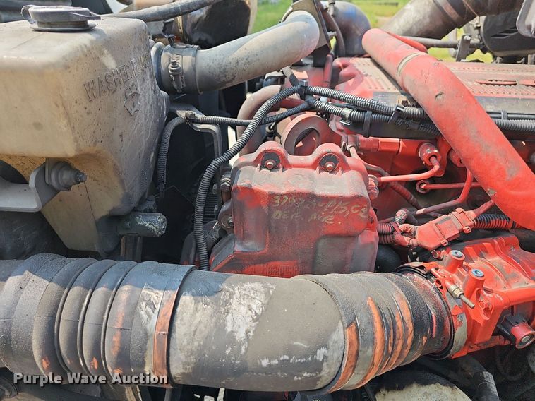 image for item LW9672 2015 Peterbilt 579  semi truck