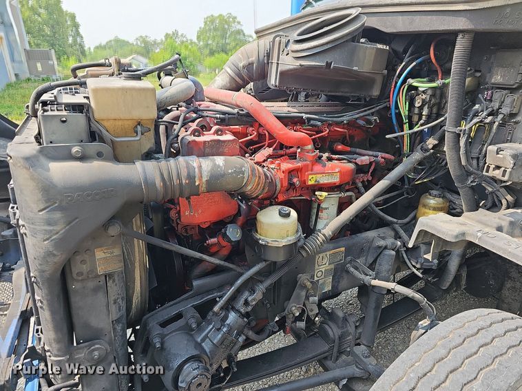 image for item LW9672 2015 Peterbilt 579  semi truck