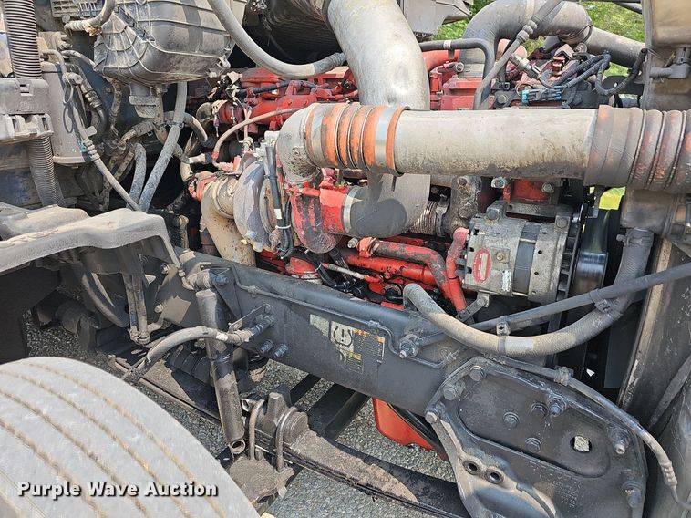 image for item LW9672 2015 Peterbilt 579  semi truck