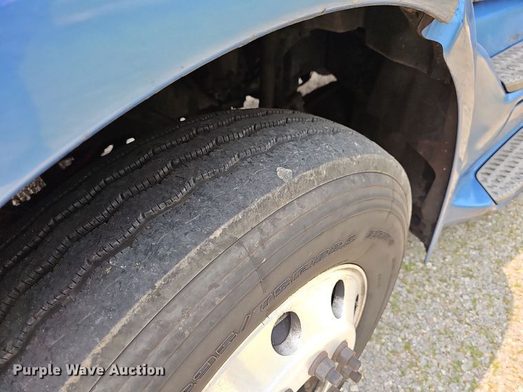 image for item LW9672 2015 Peterbilt 579  semi truck