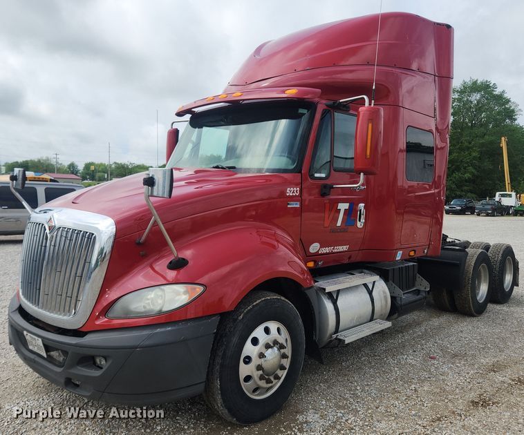 image for item LX9554 2013 International ProStar  semi truck