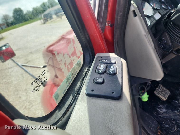 image for item LX9554 2013 International ProStar  semi truck