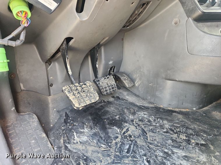 image for item LX9554 2013 International ProStar  semi truck