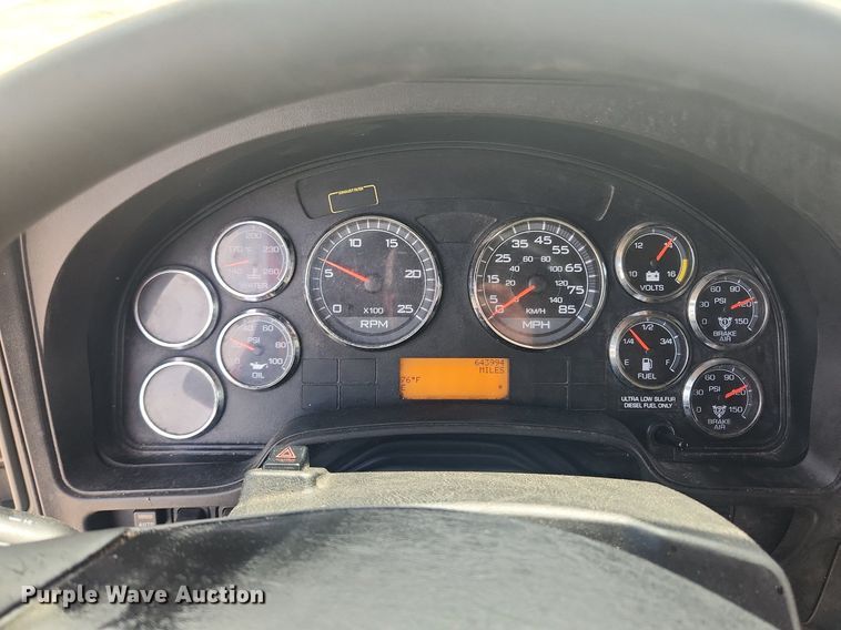 image for item LX9554 2013 International ProStar  semi truck