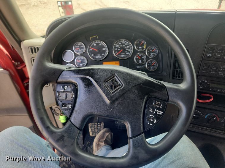 image for item LX9554 2013 International ProStar  semi truck