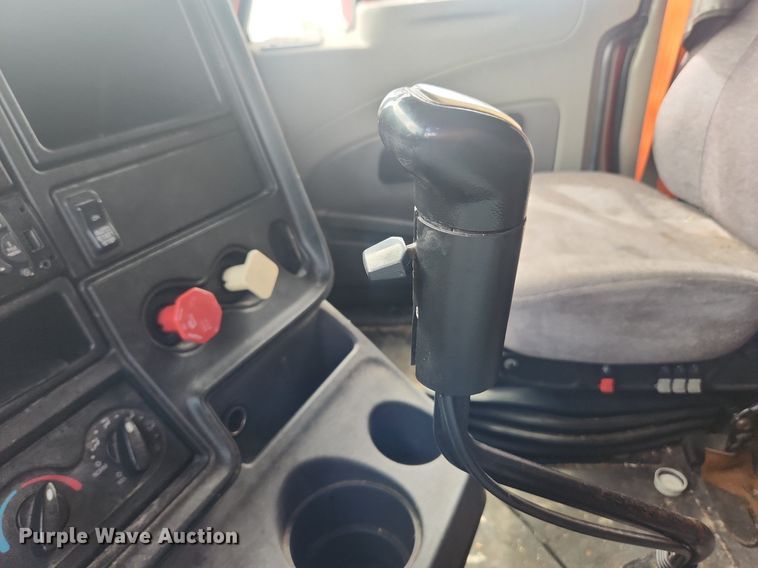 image for item LX9554 2013 International ProStar  semi truck