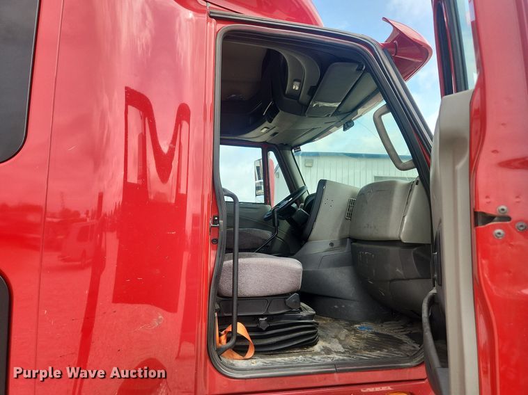 image for item LX9554 2013 International ProStar  semi truck