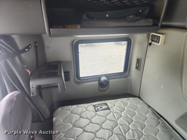 image for item LX9554 2013 International ProStar  semi truck