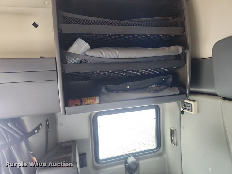 image for item LX9554 2013 International ProStar  semi truck