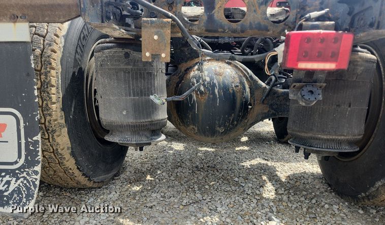 image for item LX9554 2013 International ProStar  semi truck