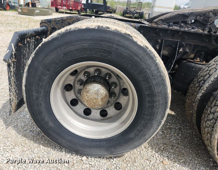 image for item LX9554 2013 International ProStar  semi truck