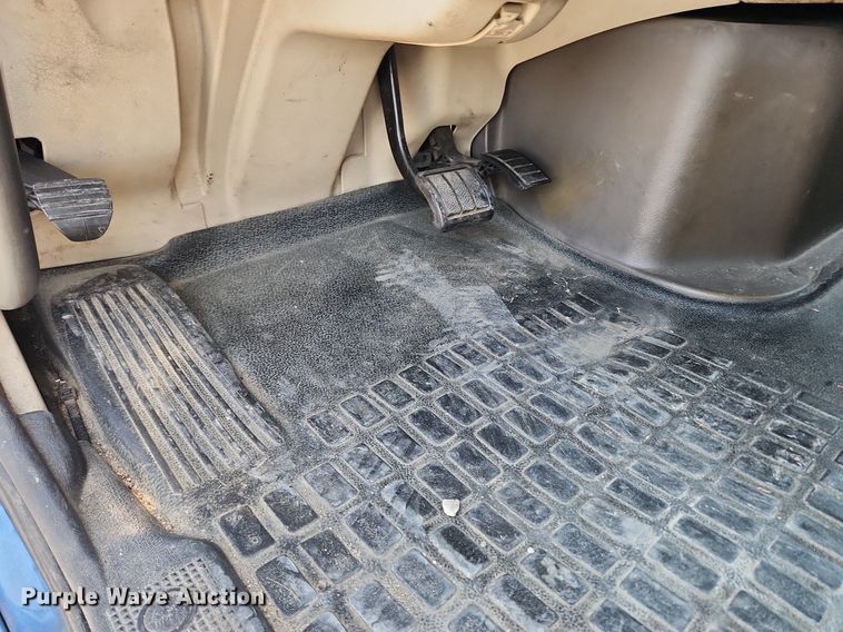 image for item LX9707 2015 Volvo VNL  semi truck