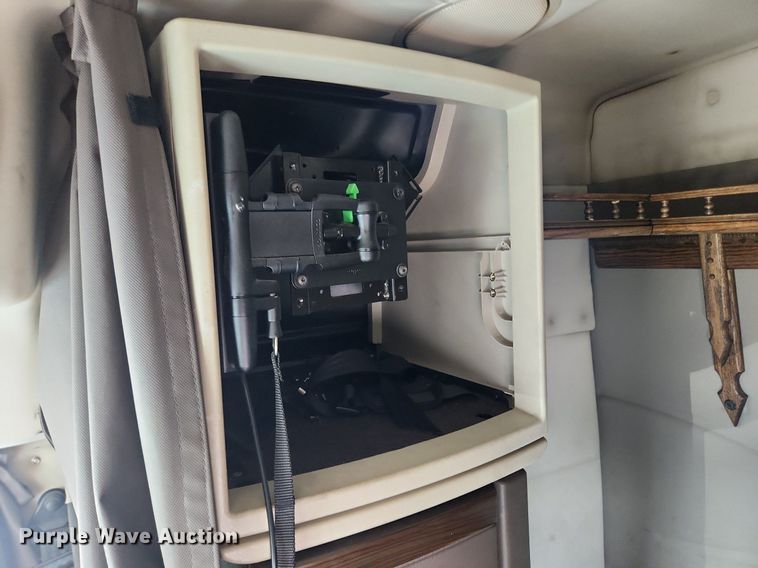 image for item LX9707 2015 Volvo VNL  semi truck