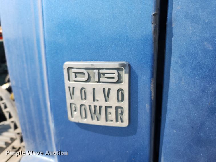 image for item LX9707 2015 Volvo VNL  semi truck