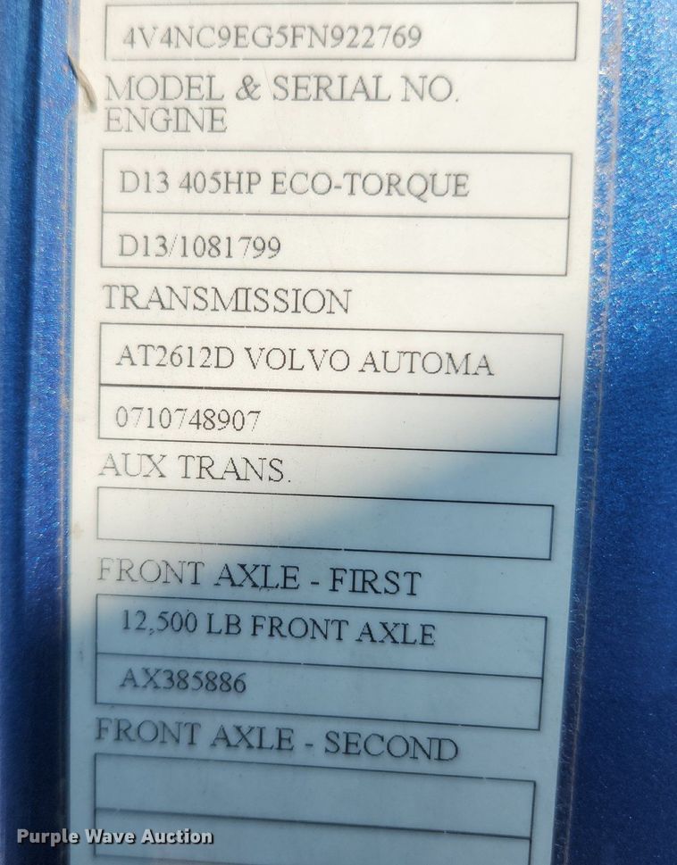 image for item LX9707 2015 Volvo VNL  semi truck