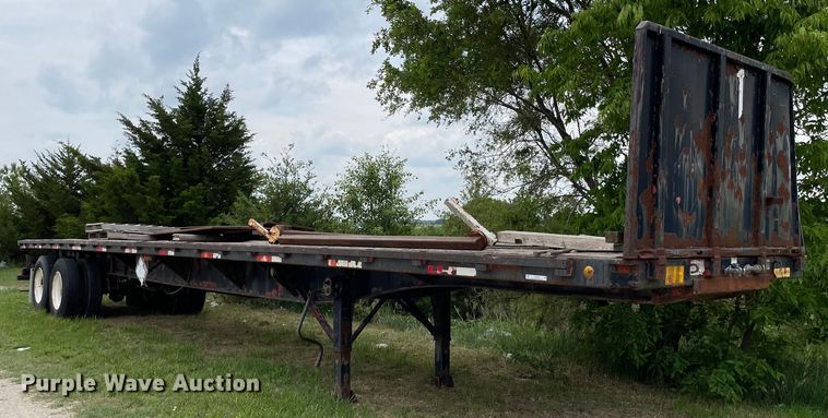 image for item LY9749 1992 Utility  flatbed trailer