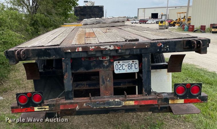 image for item LY9749 1992 Utility  flatbed trailer