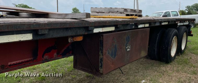 image for item LY9749 1992 Utility  flatbed trailer