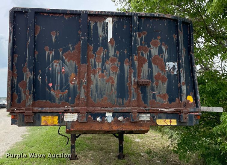 image for item LY9749 1992 Utility  flatbed trailer