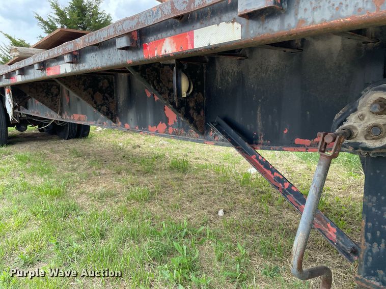 image for item LY9749 1992 Utility  flatbed trailer