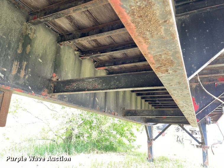 image for item LY9749 1992 Utility  flatbed trailer