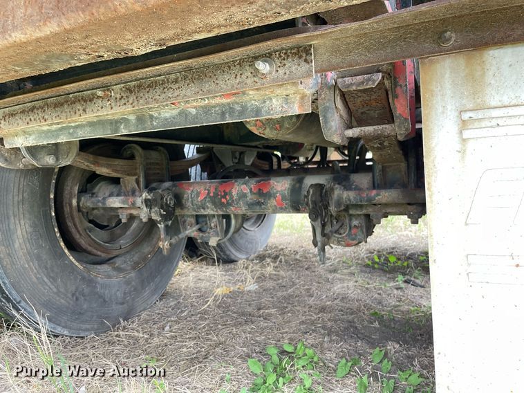 image for item LY9749 1992 Utility  flatbed trailer