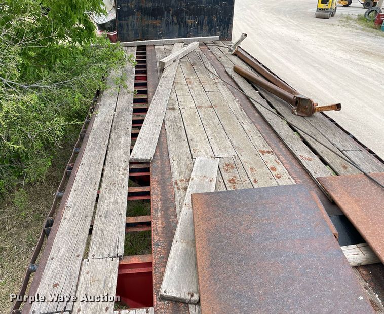 image for item LY9749 1992 Utility  flatbed trailer