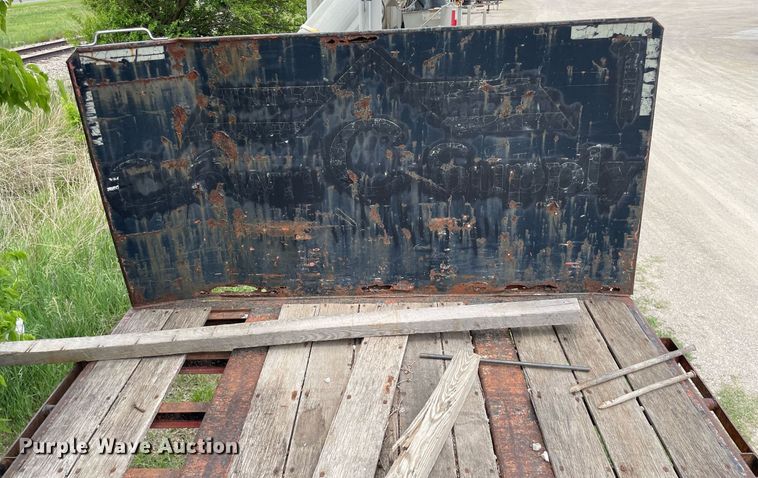 image for item LY9749 1992 Utility  flatbed trailer