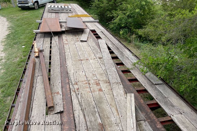 image for item LY9749 1992 Utility  flatbed trailer