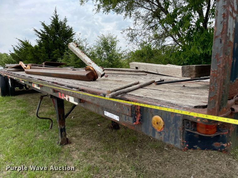 image for item LY9749 1992 Utility  flatbed trailer
