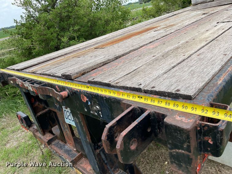 image for item LY9749 1992 Utility  flatbed trailer
