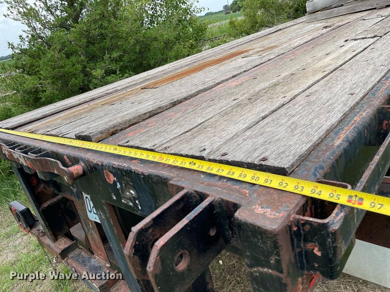 image for item LY9749 1992 Utility  flatbed trailer